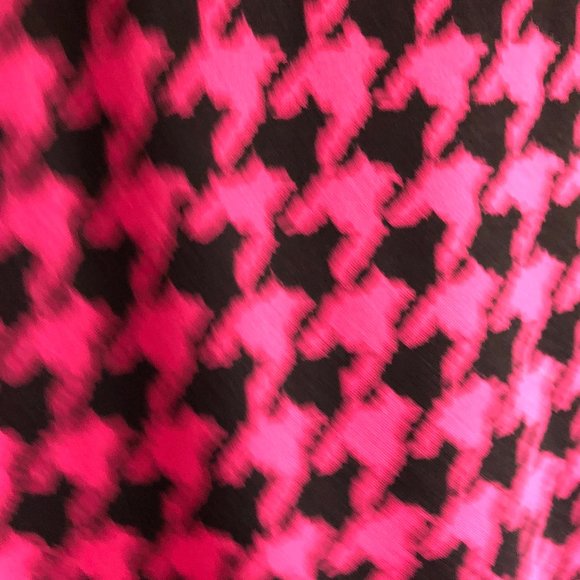 PINK AND BLACK HOUNDSTOOTH SHIFT DRESS - Picture 3 of 4